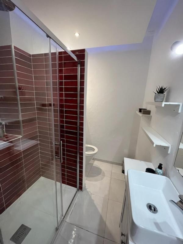 L'Appartement - Chambre Avec Salle De Bains Et Wc Dans Une Galerie D'Art Montbéliard Dış mekan fotoğraf